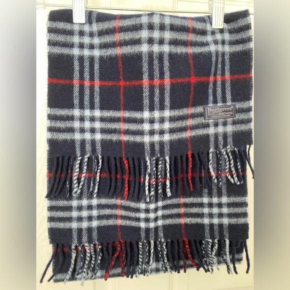Authentic Burberry 100% lambswool scarf - Picture 1 of 3